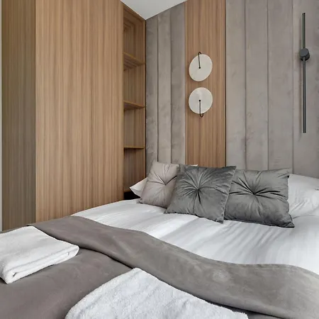 Horizon Sauna & Jacuzzi & Parking 2 By Grand Lägenhet